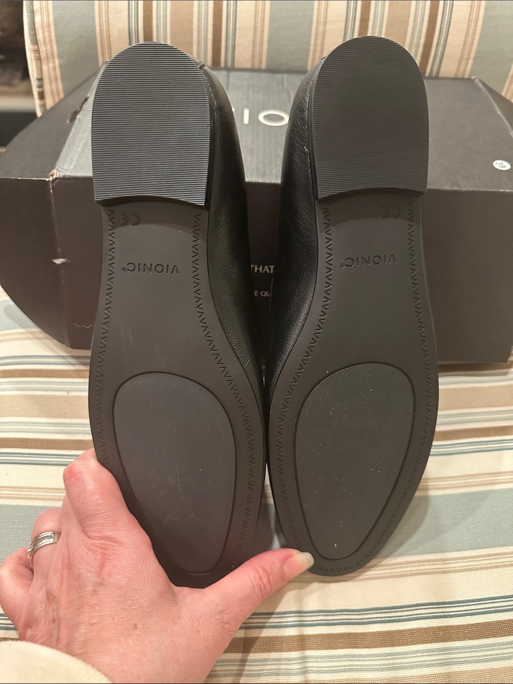 Vionic Willa 2 Black Leather Women's Slip-On Flats - Picture 2 of 4